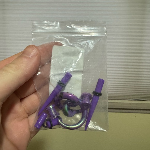 Brand New 8MM 0 Gauge Stretching Plug Set of 4 Purple - Picture 1 of 4